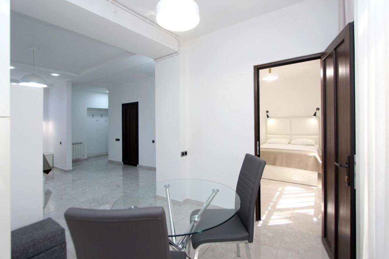 Appartment Lux, 2 Bedroom Erivan Exterior foto