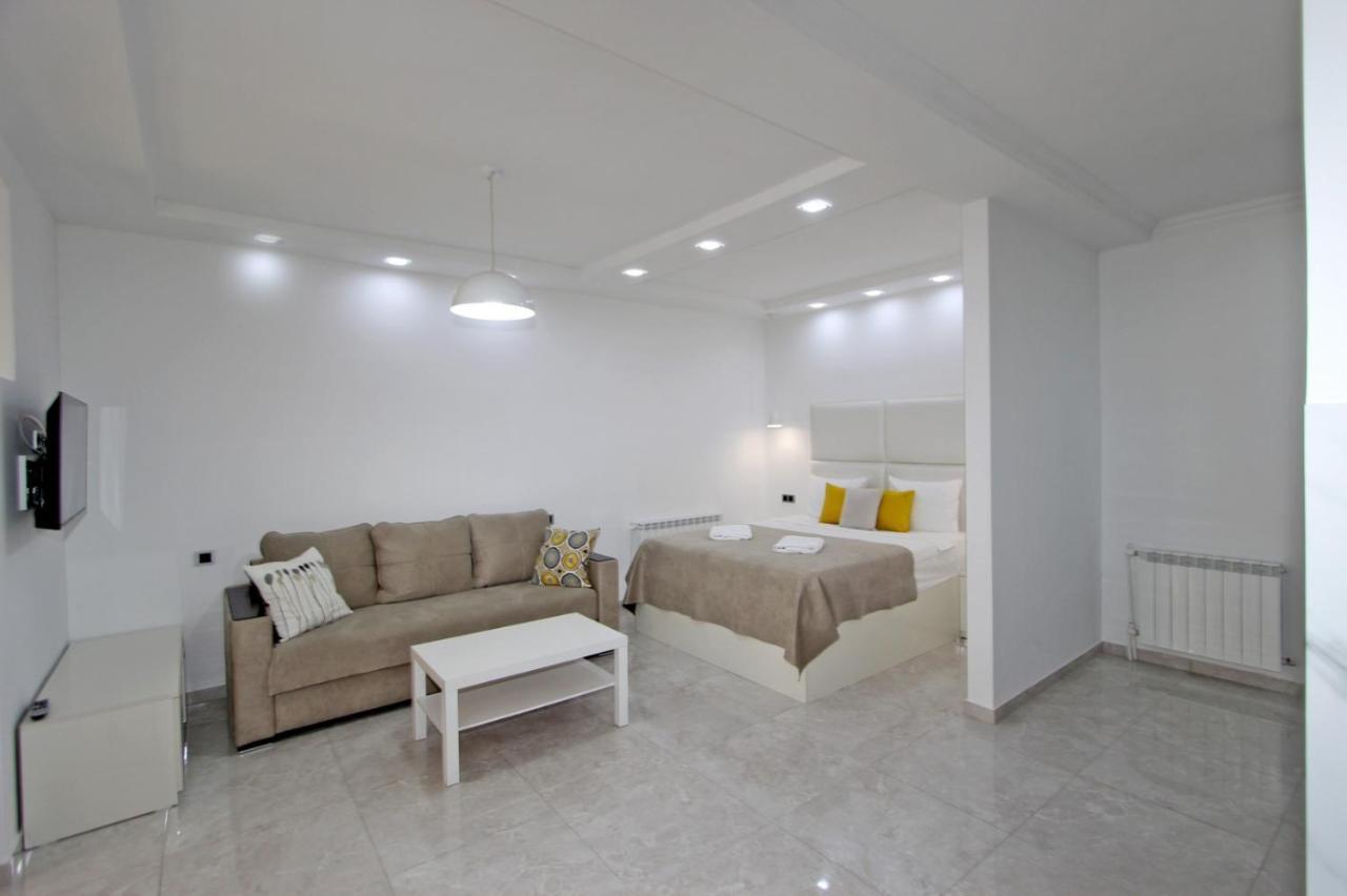 Appartment Lux, 2 Bedroom Erivan Exterior foto
