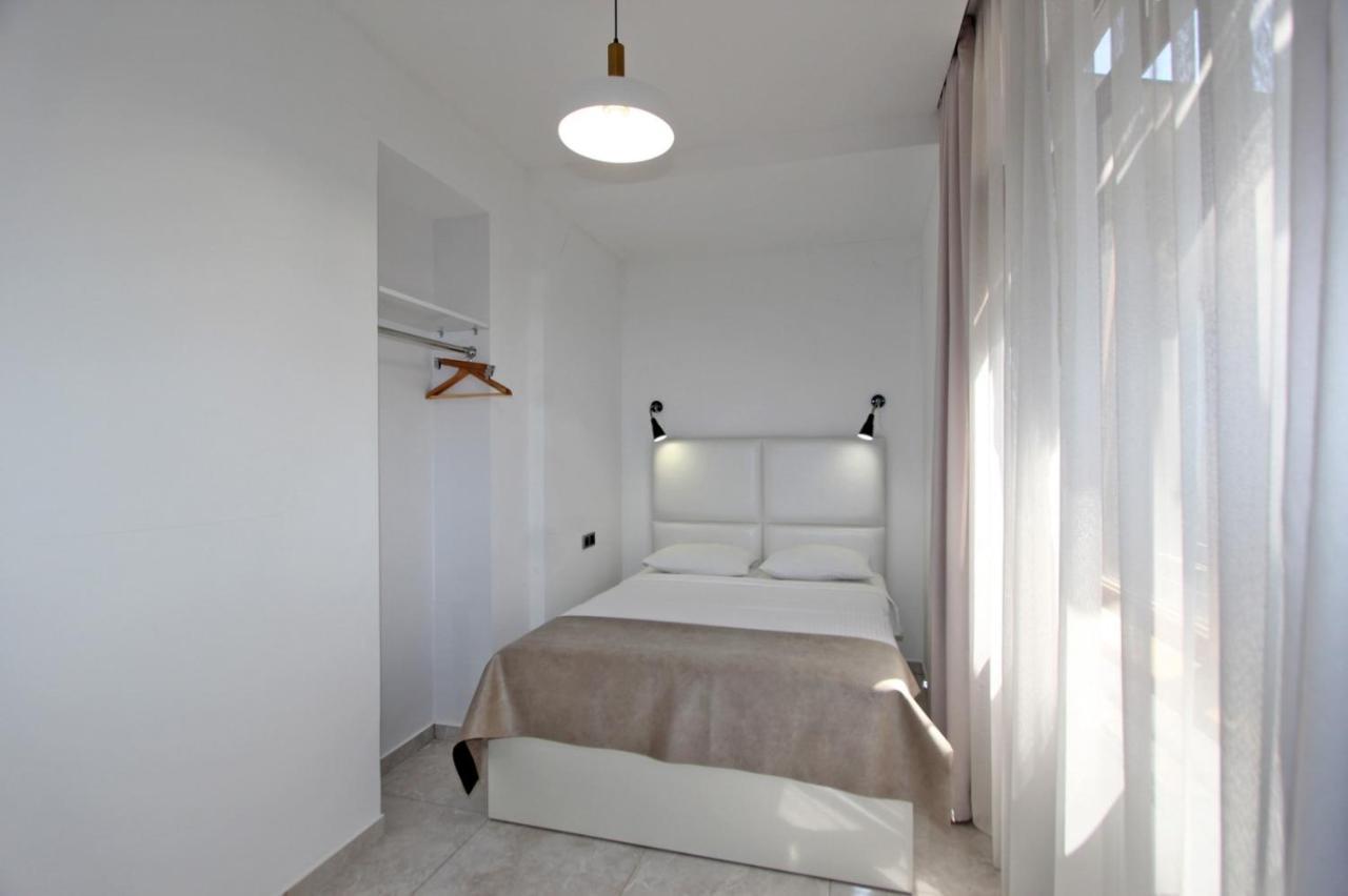 Appartment Lux, 2 Bedroom Erivan Exterior foto
